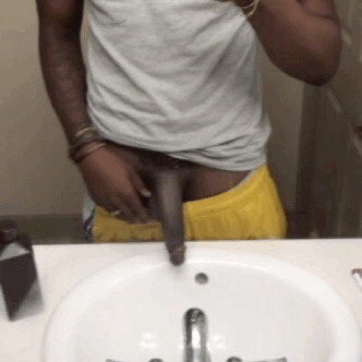 pacsun-tea:  Hood nigga Tre 😊👅