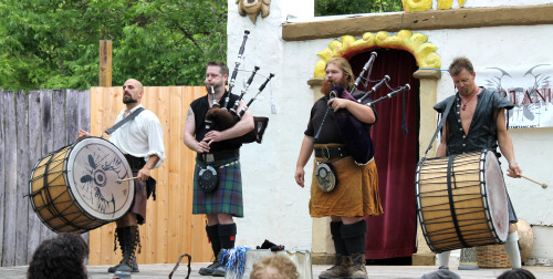 da-baron:Tartanic rocking out at Scarborough Faire 4/20/14