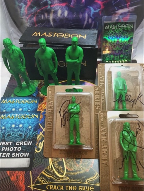 Mastodon green army men and other goodies up on ebay for a charity auction….WANT!