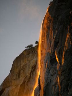 sixpenceee:  Every year for a few days in the month of February, the sun’s angle is in such a way that it lights up Horsetail Falls in Yosemite National Park as if it were on fire. 