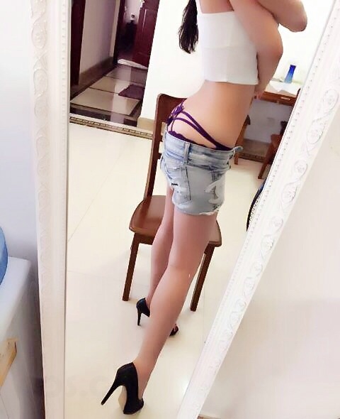 abcdwuwuwu:  闲来无事  锦儿来几张自拍  哥哥好看么  锦儿超自恋的有没有😁😁