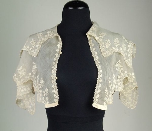 vint-agge-xx: Pelerine: A Women’s cape with lace or silk, with pointed ends at the center fron