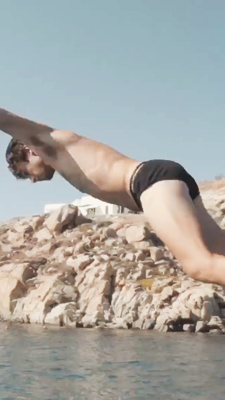 famousskivvies:Cameron Dallas