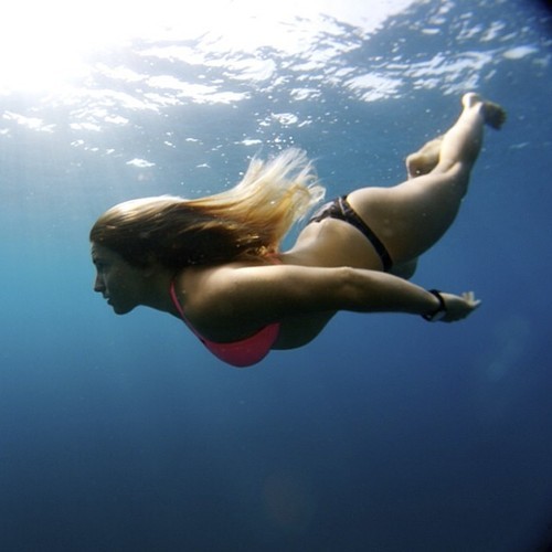 fysurf:  Bikini Monday 