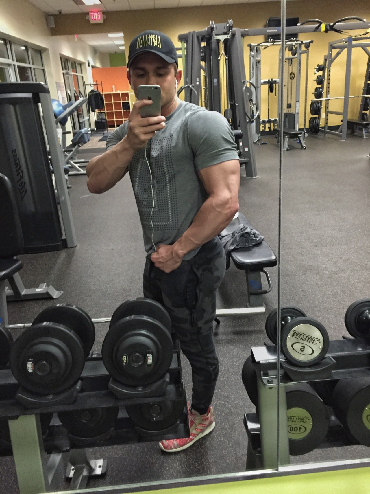 thefitally:  bbbenwilliamson:  These joggers are looking a lot like leggings 😑