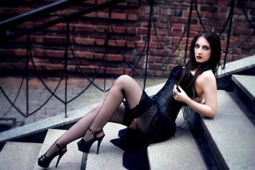 gothicandamazing:  Model/Make up/Styl.: Scarlet - PhotomodelPhoto: Sławomir Kontek PhotographyWelcome to Gothic and Amazing |www.gothicandamazing.com  