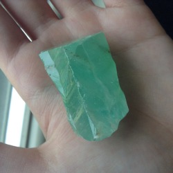 juuzoucore:  green calcite; i ADORE this piece so much