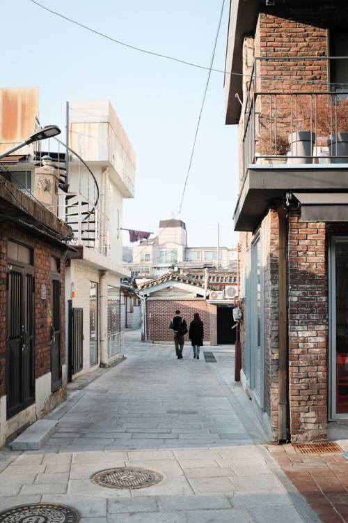 rjkoehler:Strolling around Seochon…