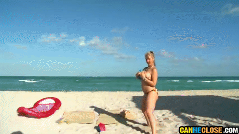 Sarah Vandella Flashing Boobs at the Beach 5 ift.tt/2ts77a2