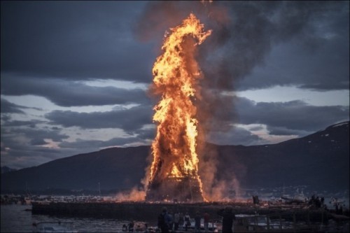 lickystickypickyshe:Every year in June, a brave group of daredevils in the city of Alesund, Norway s