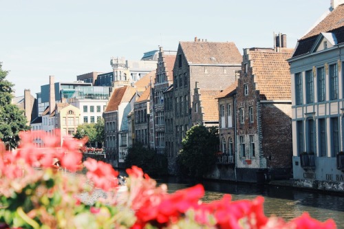 travelingcolors: Ghent | Belgium (by Nacho Coca) Follow me on Instagram  Coming in hot!