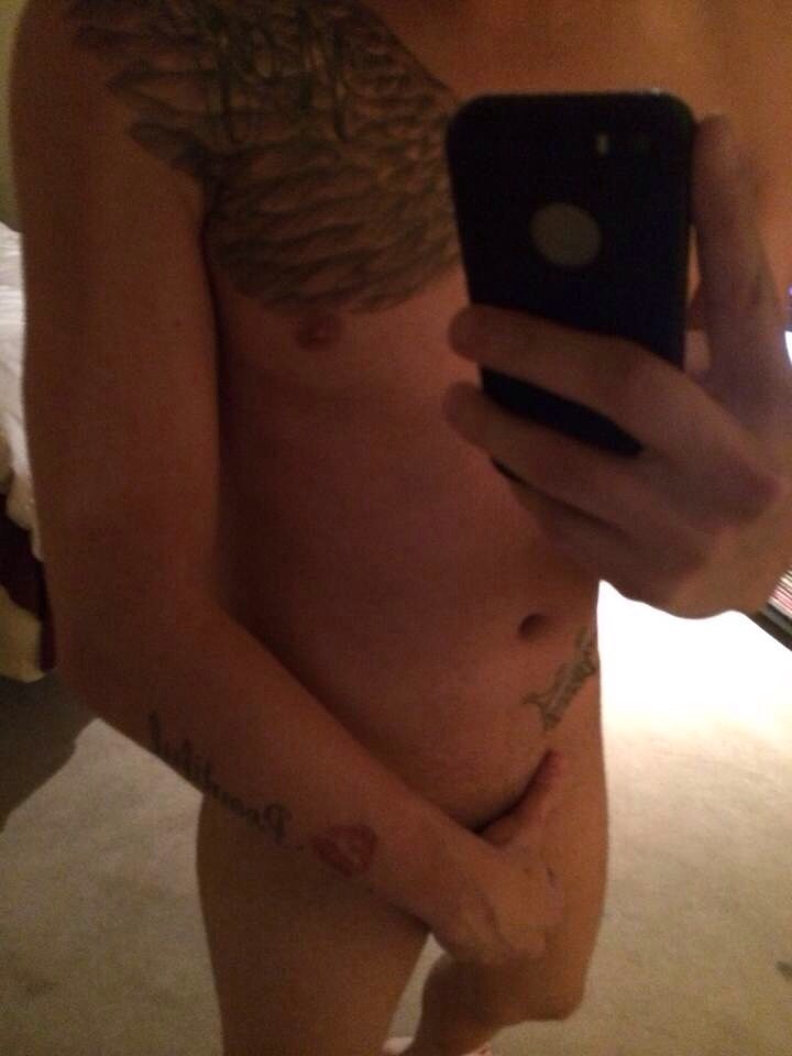 bitxhassnandoh:  calidaimond:  Tony  Damn tony. Looking good