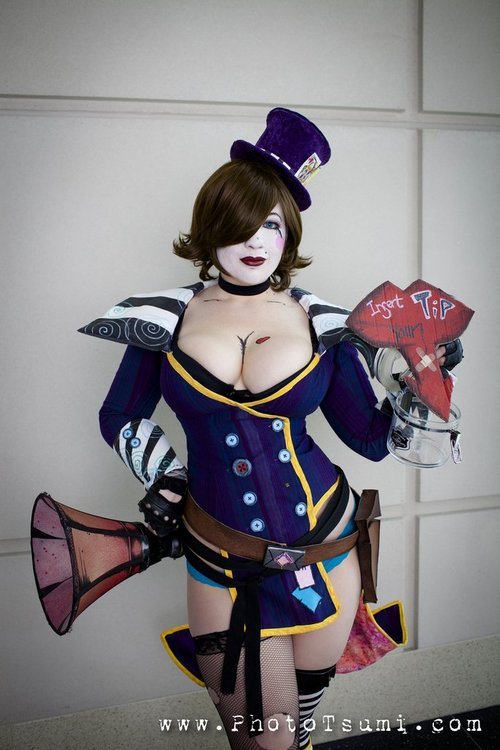 geekyloves:  Submit your Sexy Geek Pics here.