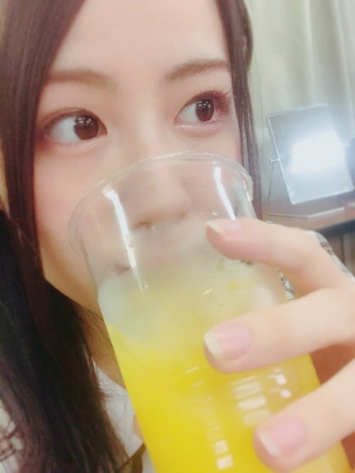西村菜那子さんのツイート: オレンジジュース飲んでたら それ西村酒じゃないよな？⇦スタッフさん お酒じゃないよね？⇦あいにゃー え？お酒？⇦ダンスの先生 ねえノンアルだわ。 t.co/