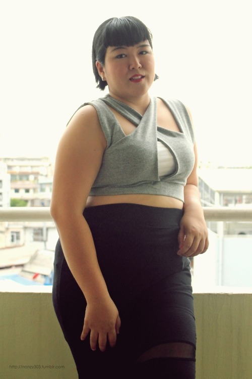 nanzy303:  OOTD : It’s Grey! Another tops I received from  Fitfat - a grey crop tops