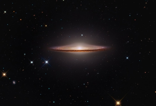 just&ndash;space: M104: The Sombrero Galaxy. js