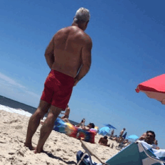 astorianyhairydad:  daddiesonthego: Silver Fox Muscle Beach Daddy soaking in the