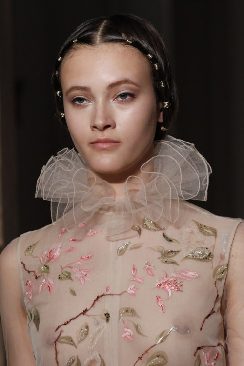 lumedunsorriso:Greta Varlese for Valentino Haute Couture F/W 2016