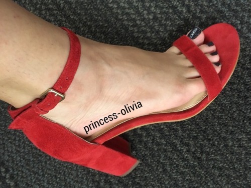 princess-olivia: 4/4 Im such a nice princess, I tried on a bunch of shoes at a store for you guys to