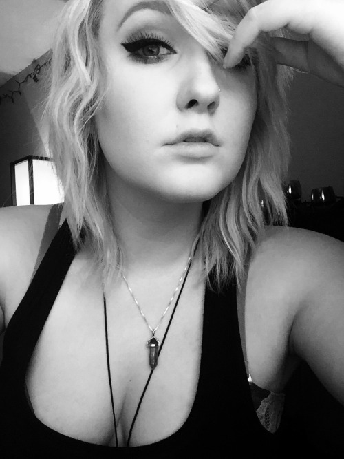 dunge0ns-past:  Love me and my face thanks.