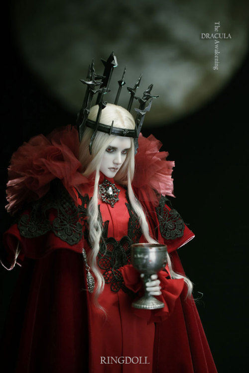 ringdoll:  New release of Ringdoll–Dracula.Dracula is a limited edition with unique style, can be purchased from Feburary 14th, 2015 to May 14th, 2015.This edition will be discontinued when limited purchased time ends but the basic doll(without make-up)
