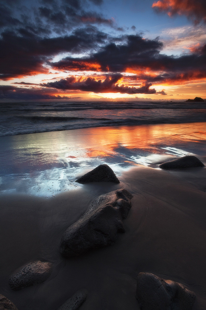 -vvaste:  Day One - Rock Face (by D Breezy - davidthompsonphotography.com) 