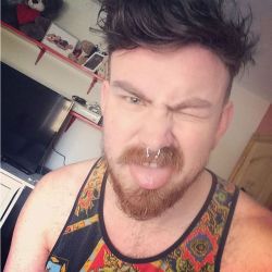 monsieur-sparkle:  Morning campers #timetogogreetmymum #beardedhomo #beard #morning #imsohungry