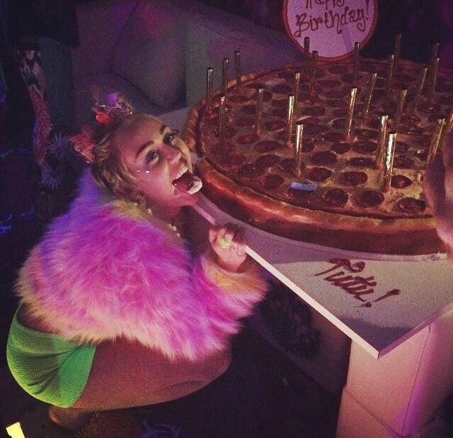 mileynation:  Miley at her birthday party last night 