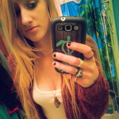 fb-girlsexposed:  shout-out-to-your-girl: Shout out to Kelly Hunoway!   Kelly Hunoway