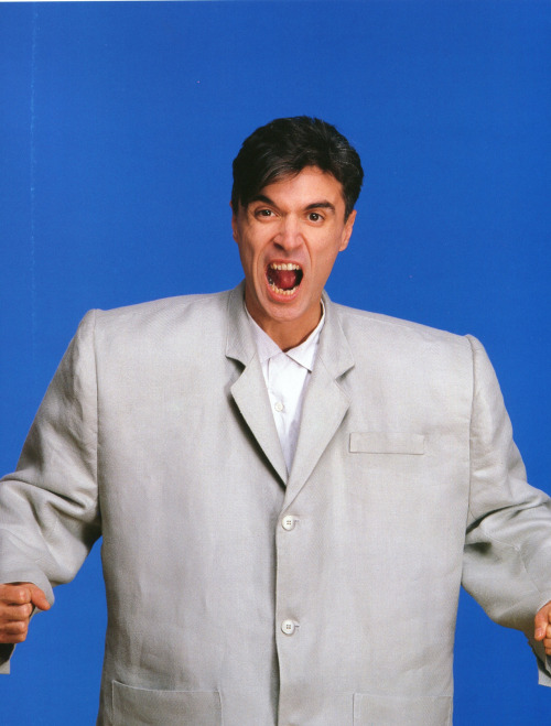 worldsinmyeyes: SMALL SUIT PETER GABRIEL VS BIG SUIT DAVID BYRNE WHO WOULD WIN IN A BATTLE TO THE DE