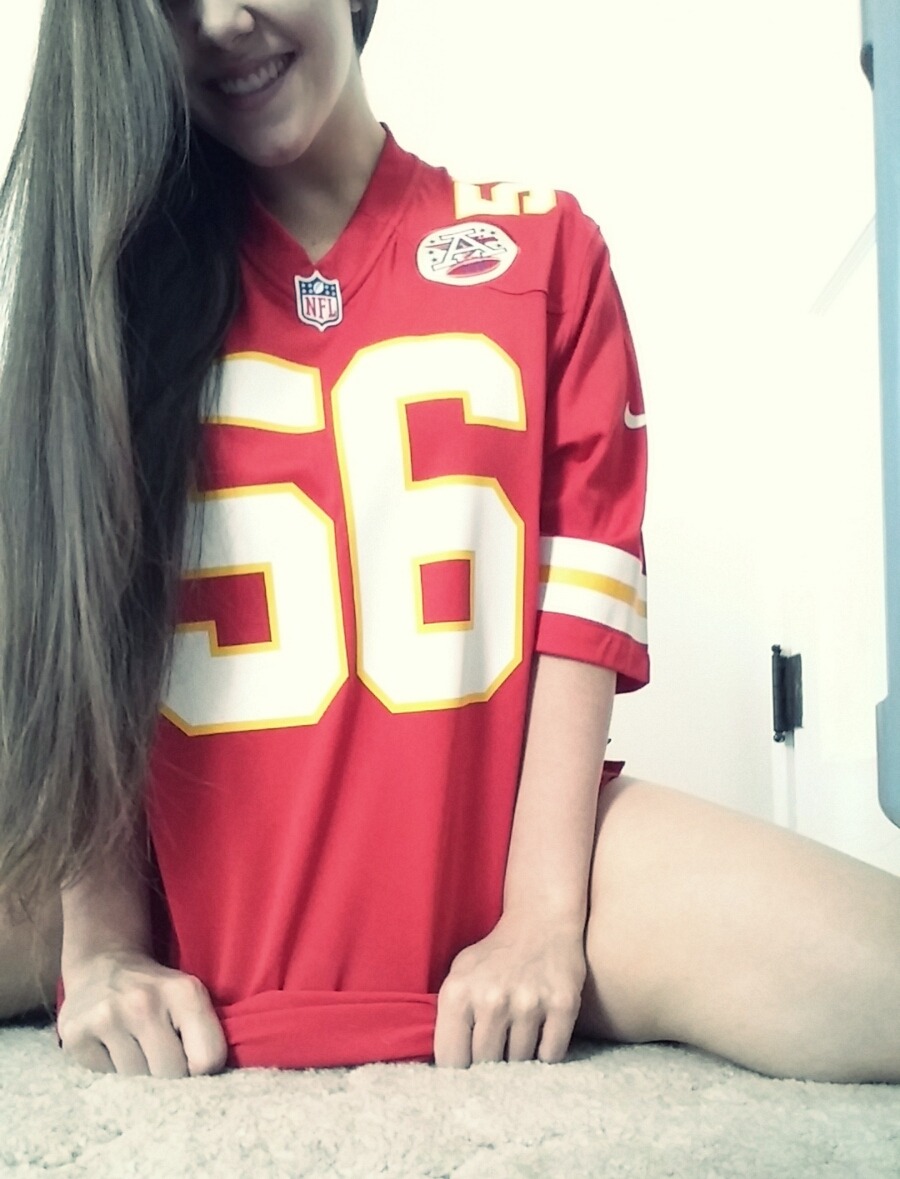kaleidoscopicdesires:Happy Red Thursday Chiefs Kingdom! Now that’s one hell of