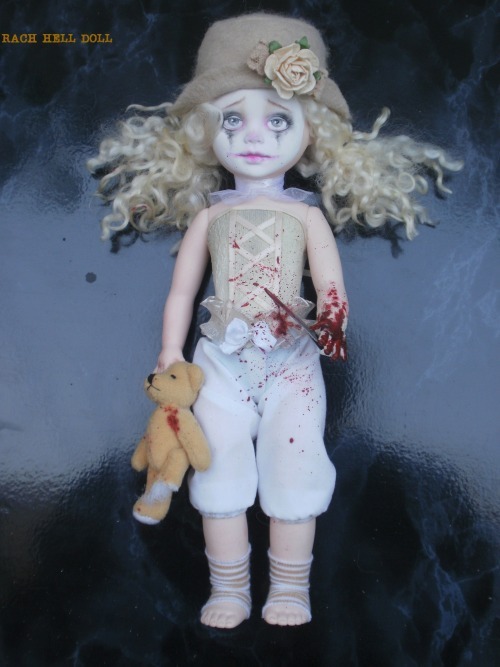 kitziklown:  rachhellsdollhaus:  creepy clown customs on living dead doll bases.