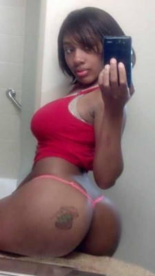 Homemadeebonybabes:  Selfie Of The Booty …
