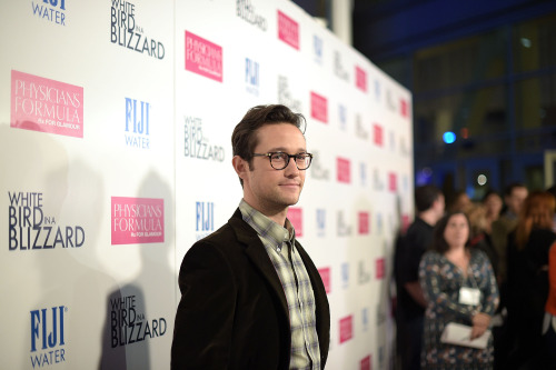 joseph gordon-levitt takes on edward snowden