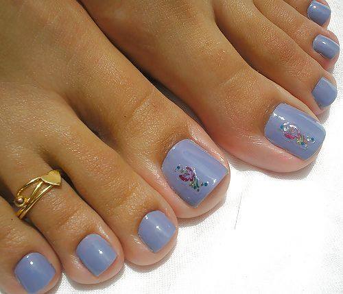cute girls with amazing toe rings and cute feet