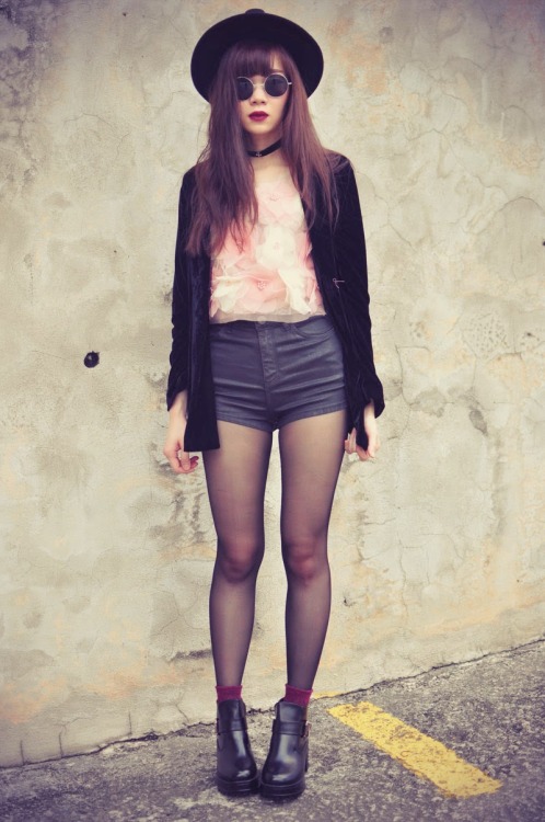 (via Style Story: Mesh And Flower)