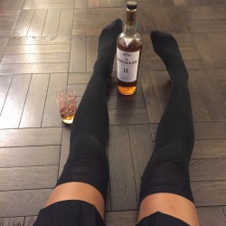 kbear8655:  thesealivesinme:  vashtie:  Saturdaze.   This kind of perfection reminds me of something, something a few weeks ago.  Oh, Macallan is one of my favorites.  Great photograph.  This is lovely, needed, and missing chocolate cake