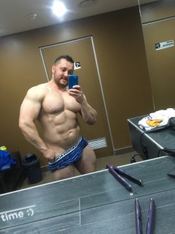 iwillbehuge:  My current status if you want to see more check out my Insta @iwillbehuge