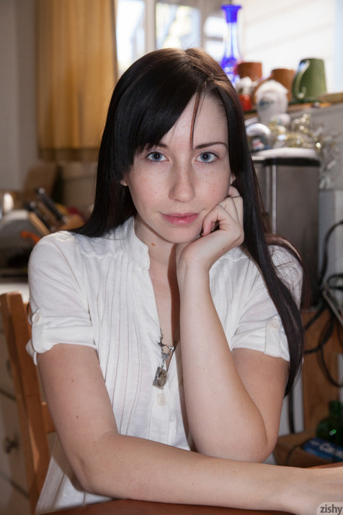 42ndheaven:  Paris Moffer (from Zishy) adult photos