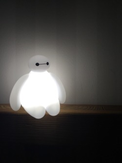 iximcmxciv:  vivianchiang:Baymax Breathing Sleep Light   My dad brought it back for me!  I want one ….