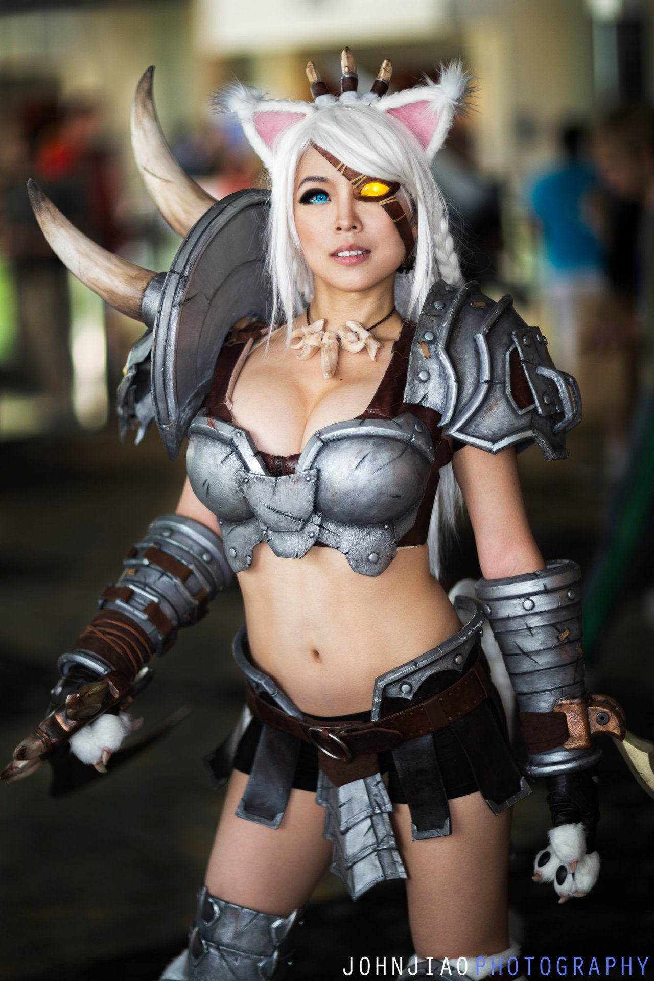 cosplayfanatics:Rengar genderbend cosplay by JohnJiaoPhotography