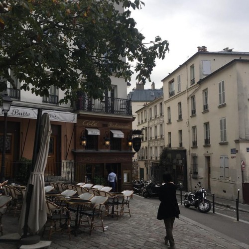 oh-dahling:Saying au revoir to Paree. (at Montmartre)