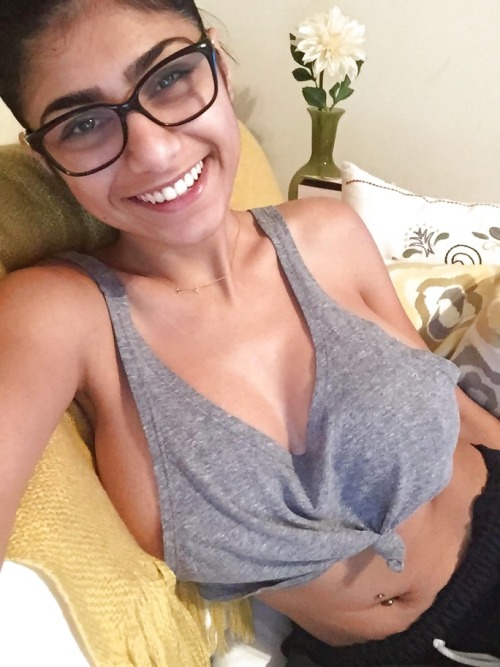 Sex dirtymikefl:  bomb-chicaz:   mia khAlifa… pictures