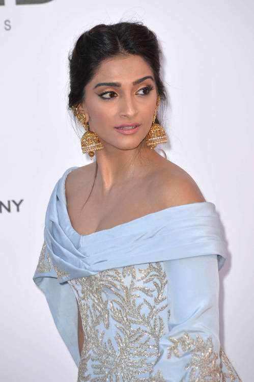 Sonam Kapur (in Ralph &amp; Russo), Sasha Luss (in Balmain), Kirsten Dunst (in Chanel dress, Chr