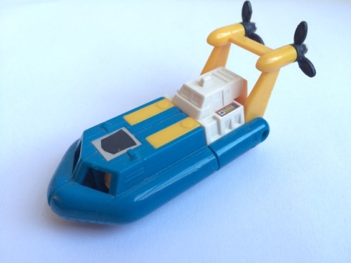 Continuing with the G1 minis, here’s Seaspray. A hovercraft is a pretty cool vehicle mode, if you as