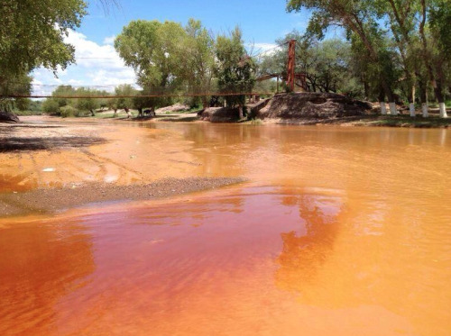 micdotcom:  Vile photos show the crisis at the U.S.-Mexico border no one is talking about  With a spate of huge stories breaking in the past few weeks, you might not have caught the massive environmental crisis in northern Mexico that began earlier in