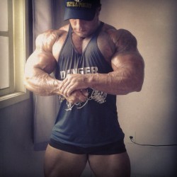 muscle-nerd:  Bruno Moraes 