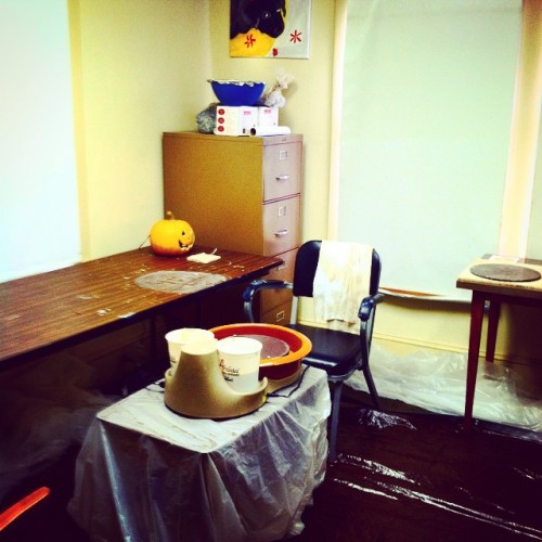 My new setup #WiseOwlCommonArea #Pottery #wheel #whatpumpkin #art #studio #pots #coming #soon (at Th