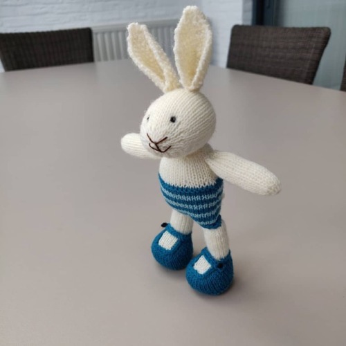 Meet my first little bunny from the #littlecottonrabbits pattern. She can stand on her own, because 