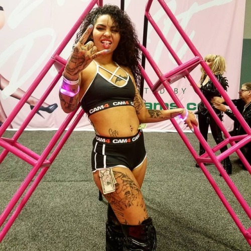 @tatted_sinner_  @3x_expo #exxxotica (at New Jersey Convention and Exposition Center) https://www.instagram.com/p/BpuknzOBalU/?utm_source=ig_tumblr_share&igshid=1b5htq25gqwne